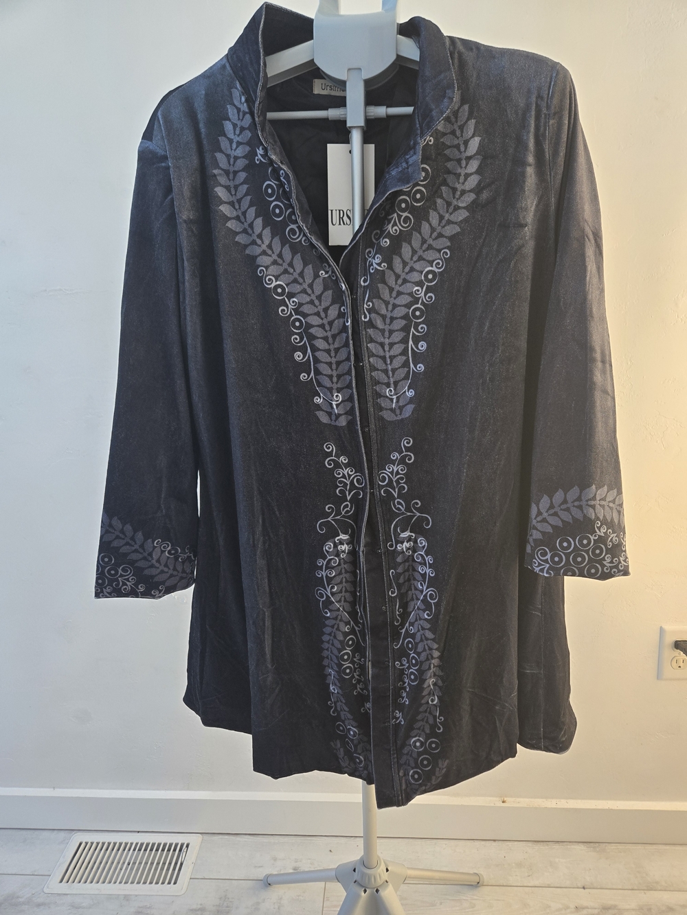 Ursula Black Embroidered Velvet Blazer